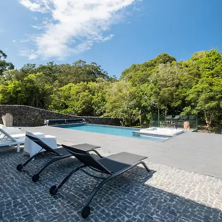 וילה House With Heated Pool And Jacuzzi By The Beach