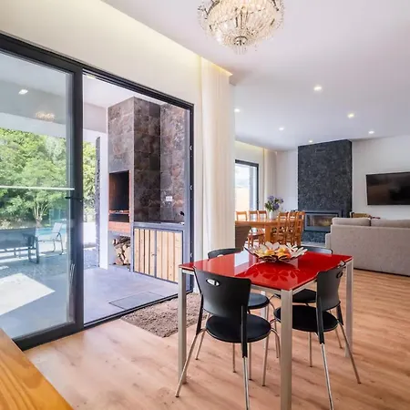וילה House With Heated Pool And Jacuzzi By The Beach
