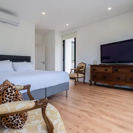 וילה House With Heated Pool And Jacuzzi By The Beach