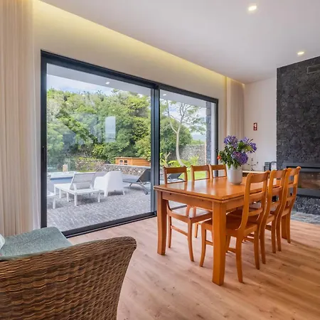 House With Heated Pool And Jacuzzi By The Beach * לאגואה
