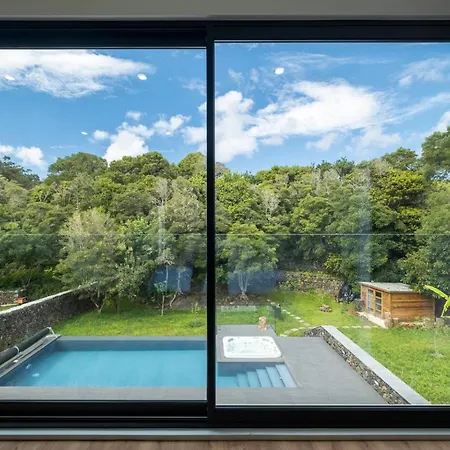House With Heated Pool And Jacuzzi By The Beach Lagoa (Azores)