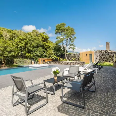 House With Heated Pool And Jacuzzi By The Beach Villa *