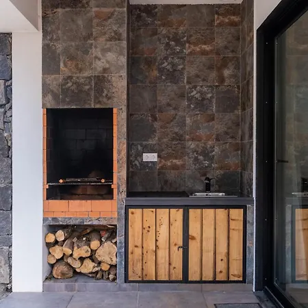 Villa House With Heated Pool And Jacuzzi By The Beach Lagoa (Azores)