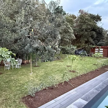House With Heated Pool And Jacuzzi By The Beach *