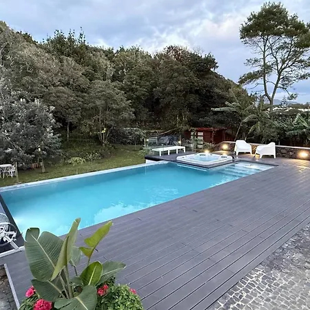 House With Heated Pool And Jacuzzi By The Beach *