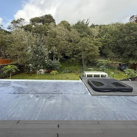 House With Heated Pool And Jacuzzi By The Beach Lagoa (Azores)