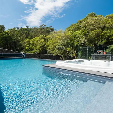 House With Heated Pool And Jacuzzi By The Beach