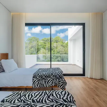 House With Heated Pool And Jacuzzi By The Beach Villa